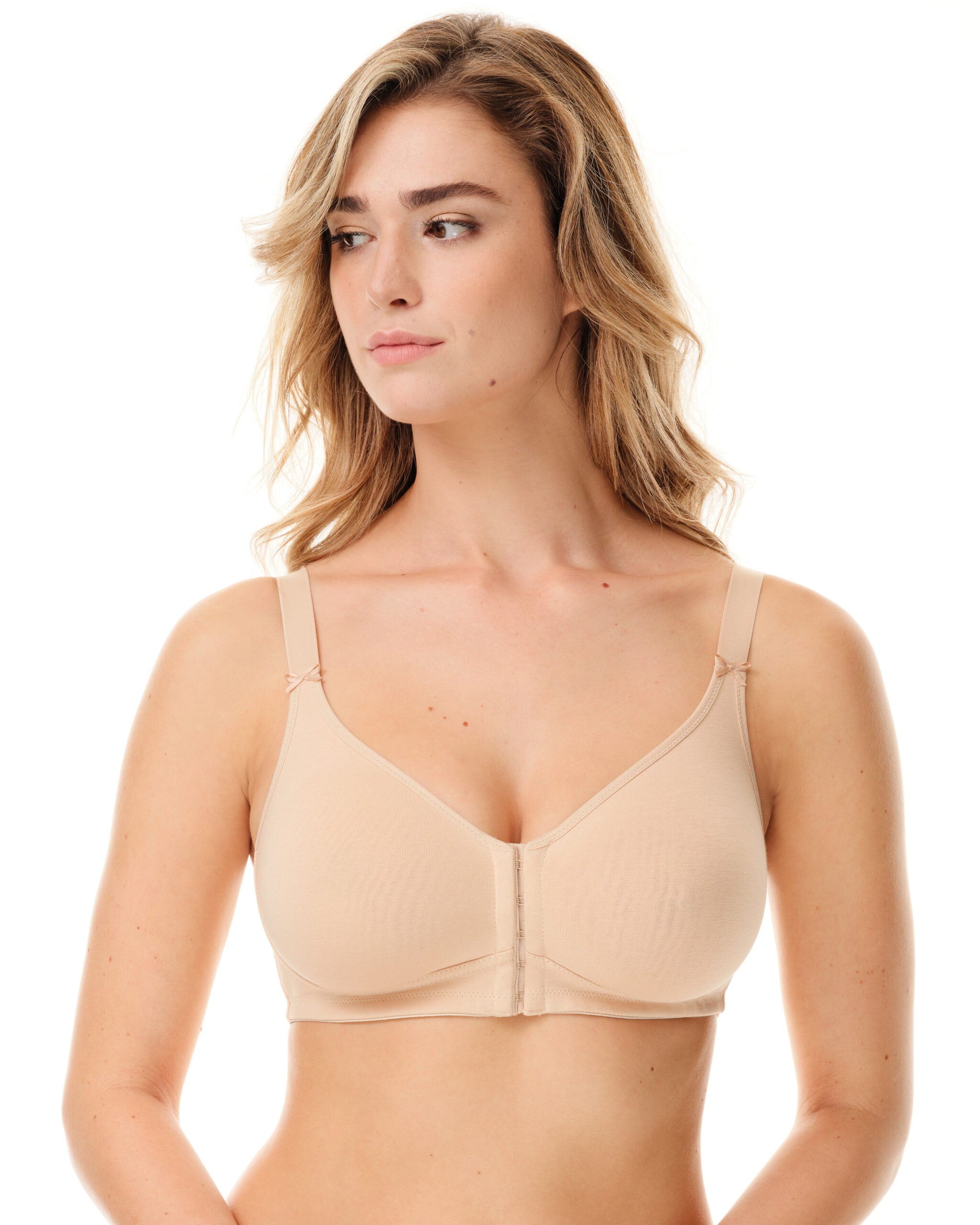 Reggiseno in cotone elastico color nudo con coppe preformate e allacciatura anteriore.