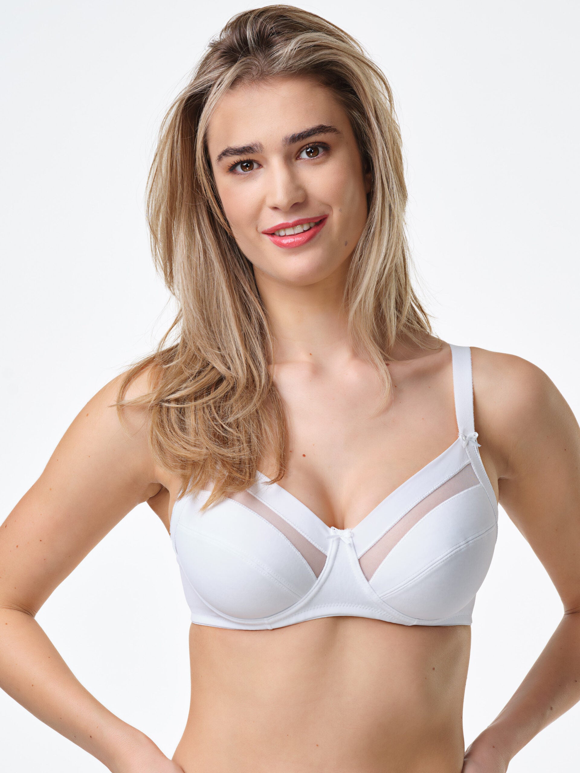 Reggiseno bianco con ferretto, inserti in tulle sulle coppe, tessuto elasticizzato.