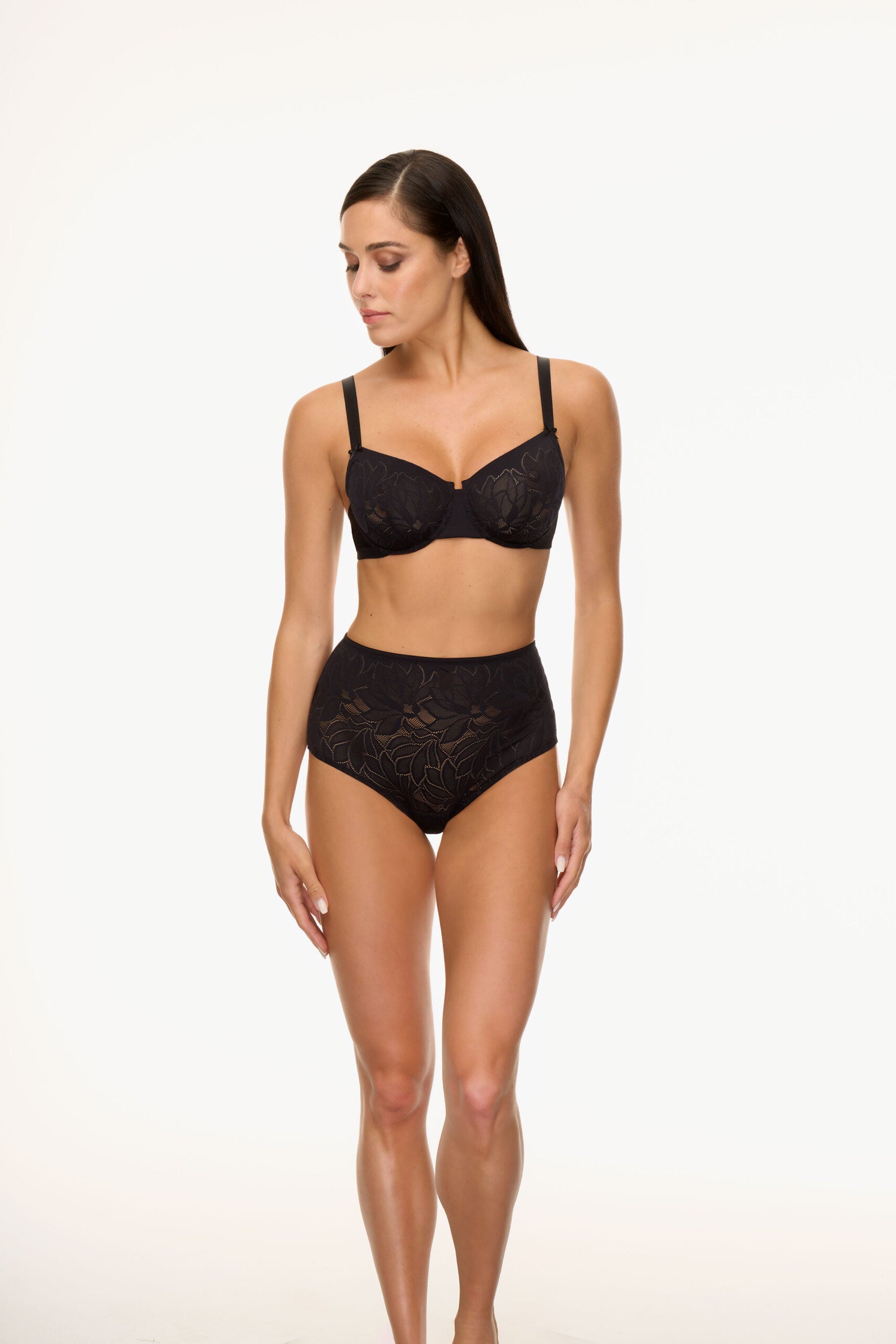 Reggiseno nero con ferretto in microfibra e jacquard floreale.