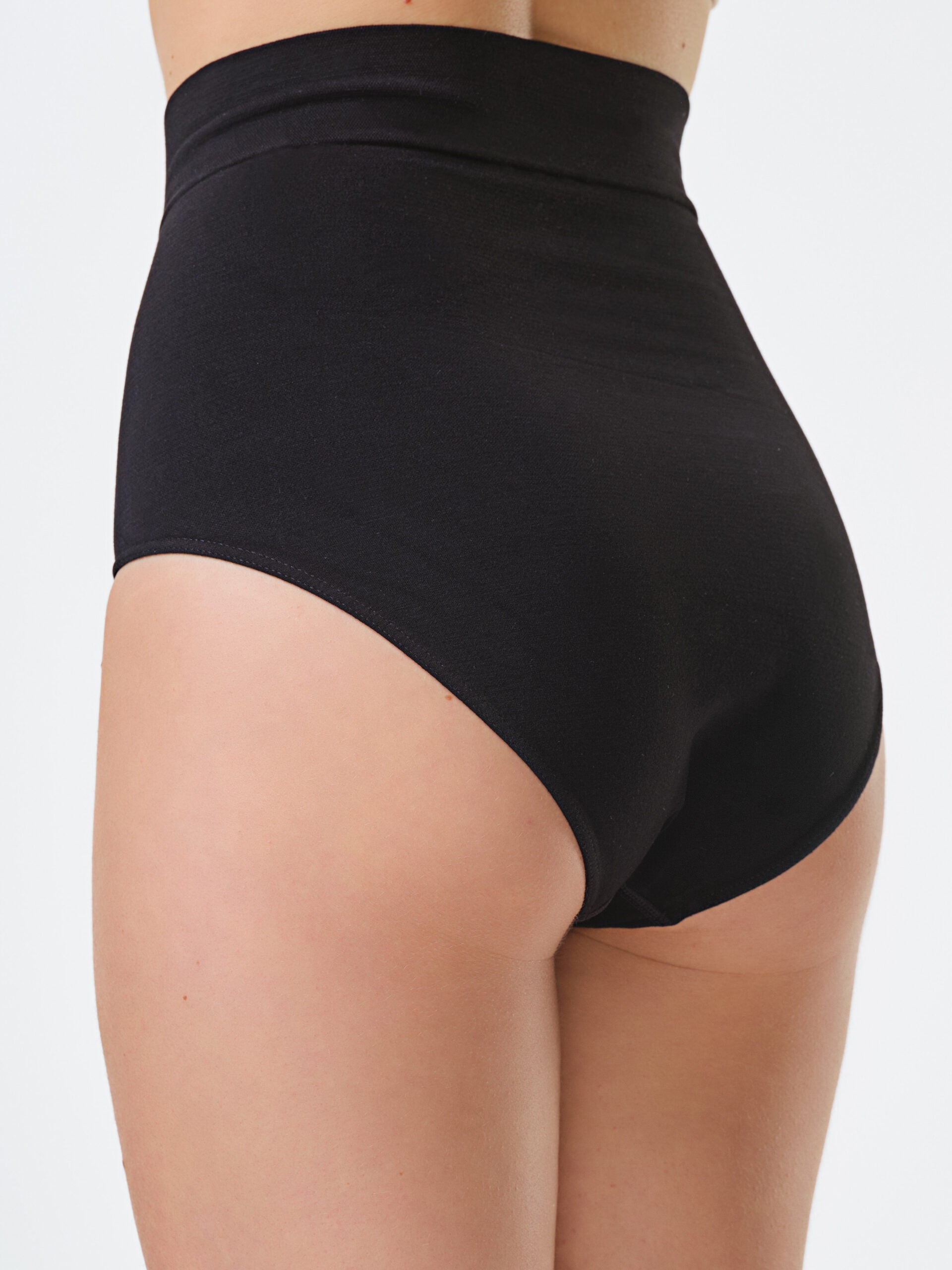 Guainetta nera effetto shape in fibra di bamboo, vista posteriore.