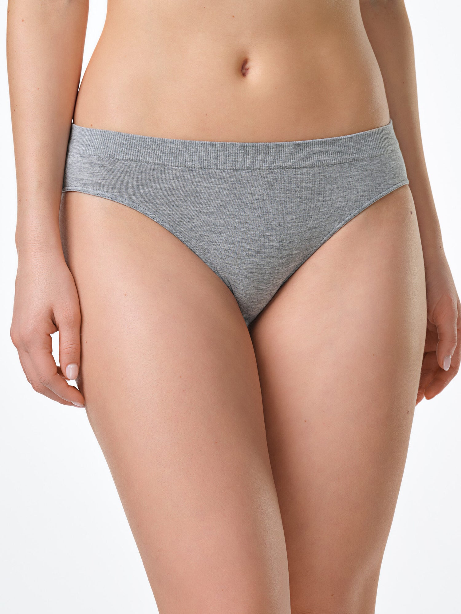 Slip grigio melange in fibra di bamboo, traspirante e antibatterico.