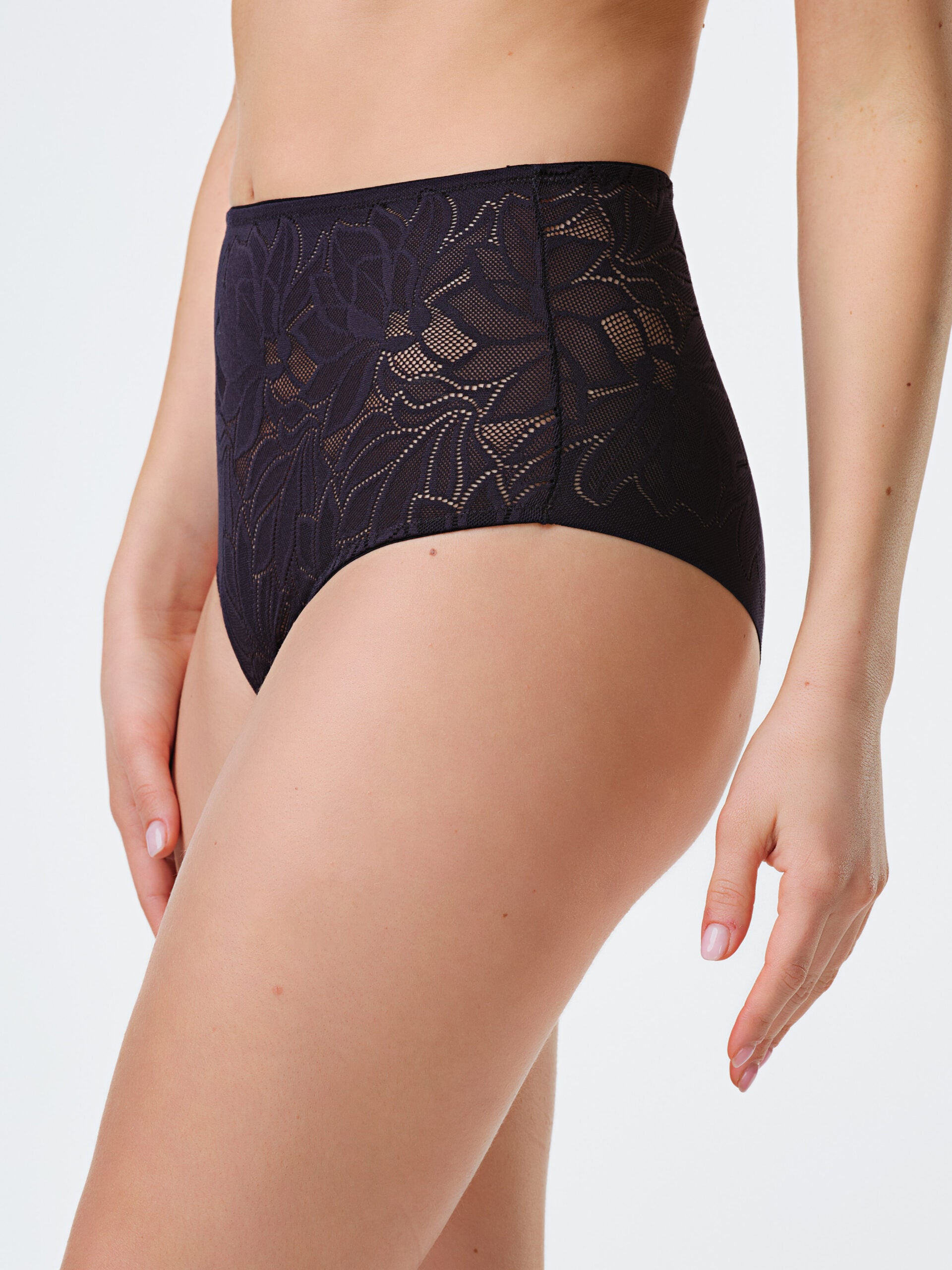 Guaina nera in tessuto jacquard floreale, taglio vivo sul retro.