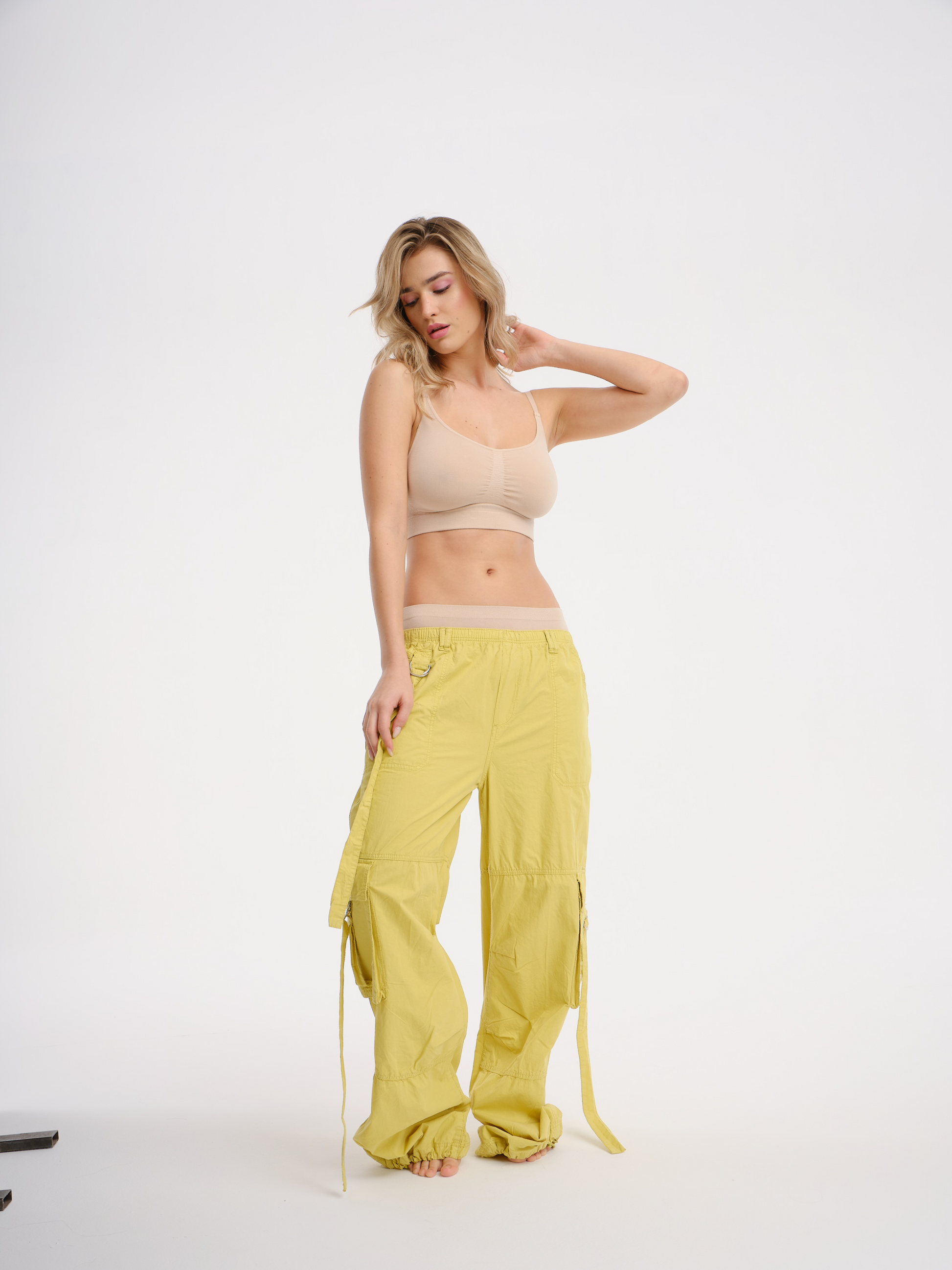 Bralette cipria in fibra di bamboo con spalline regolabili, effetto shape.