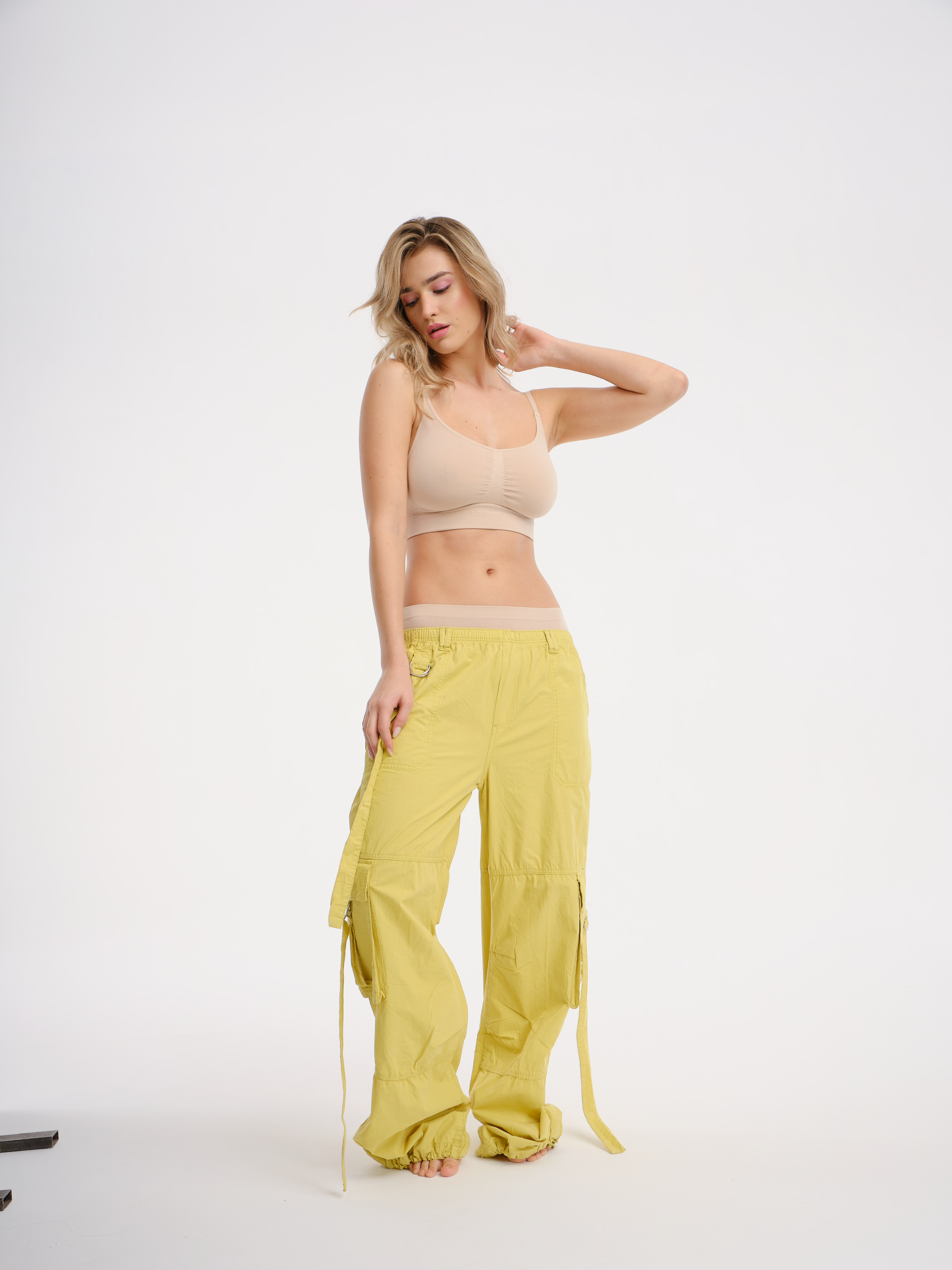 Bralette cipria in fibra di bamboo con spalline regolabili, effetto shape.