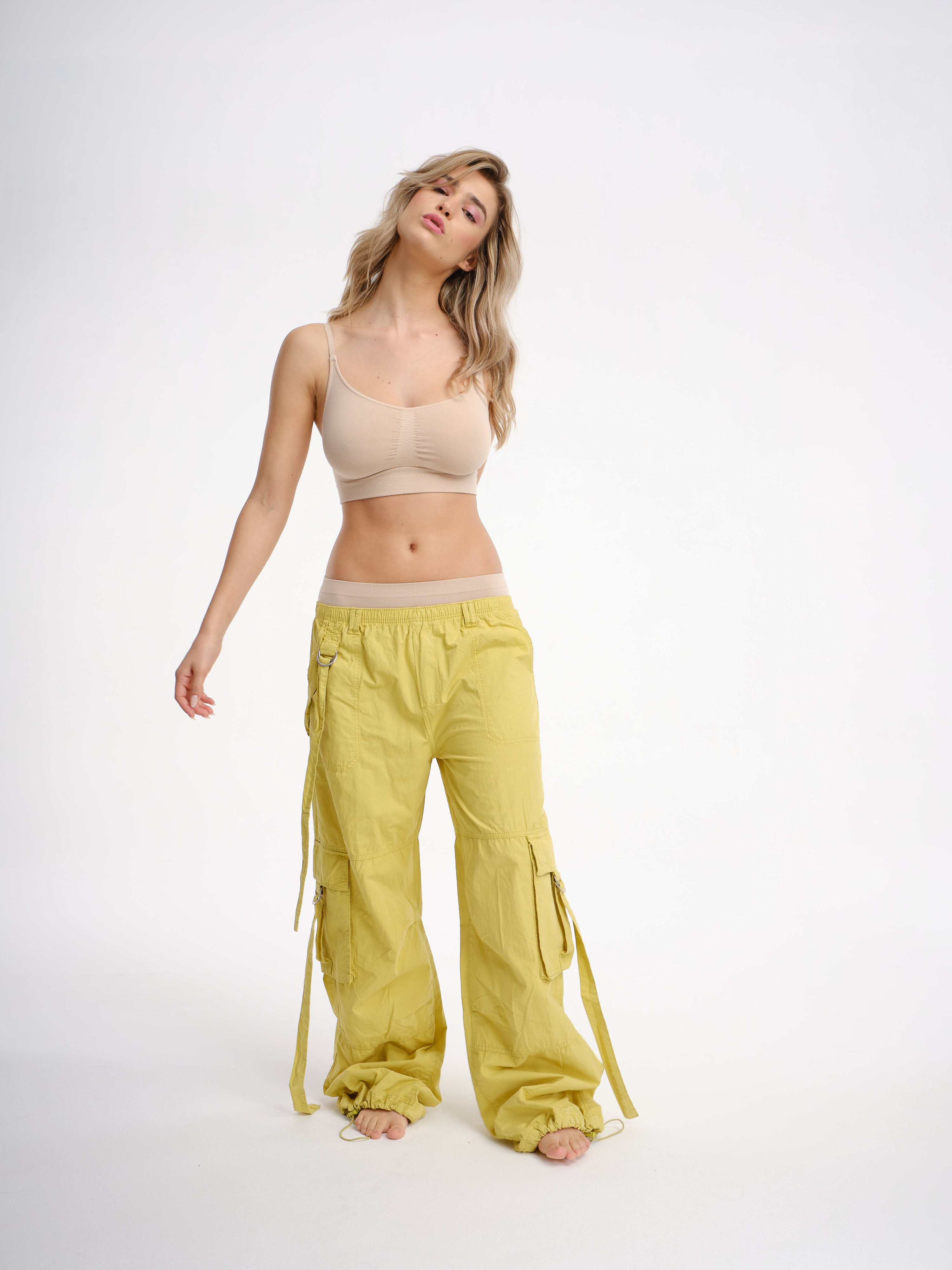 Bralette cipria con spalline regolabili e effetto shape in fibra di bamboo.