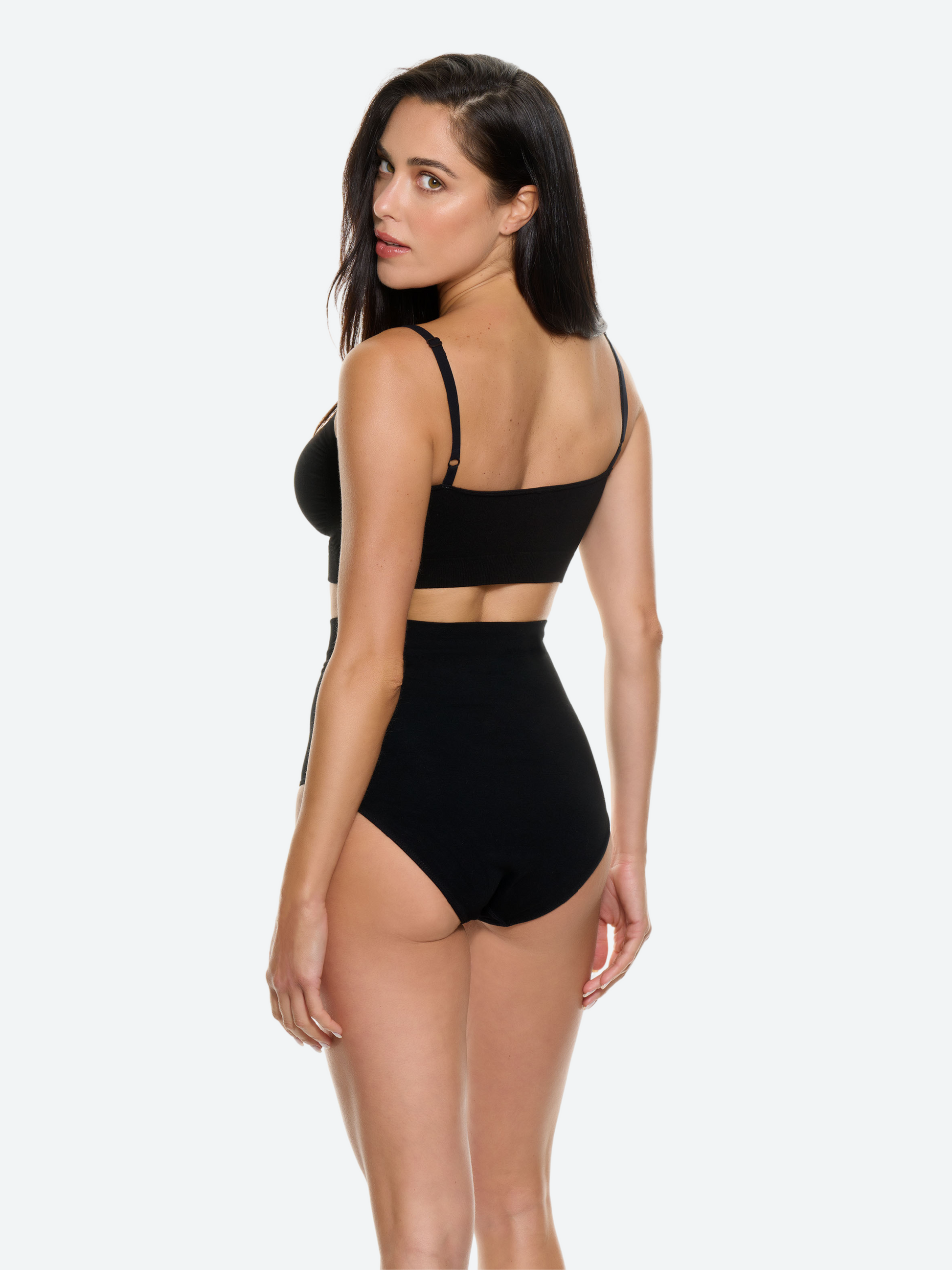 Bralette nera con spalline regolabili in fibra di bamboo, effetto shape.