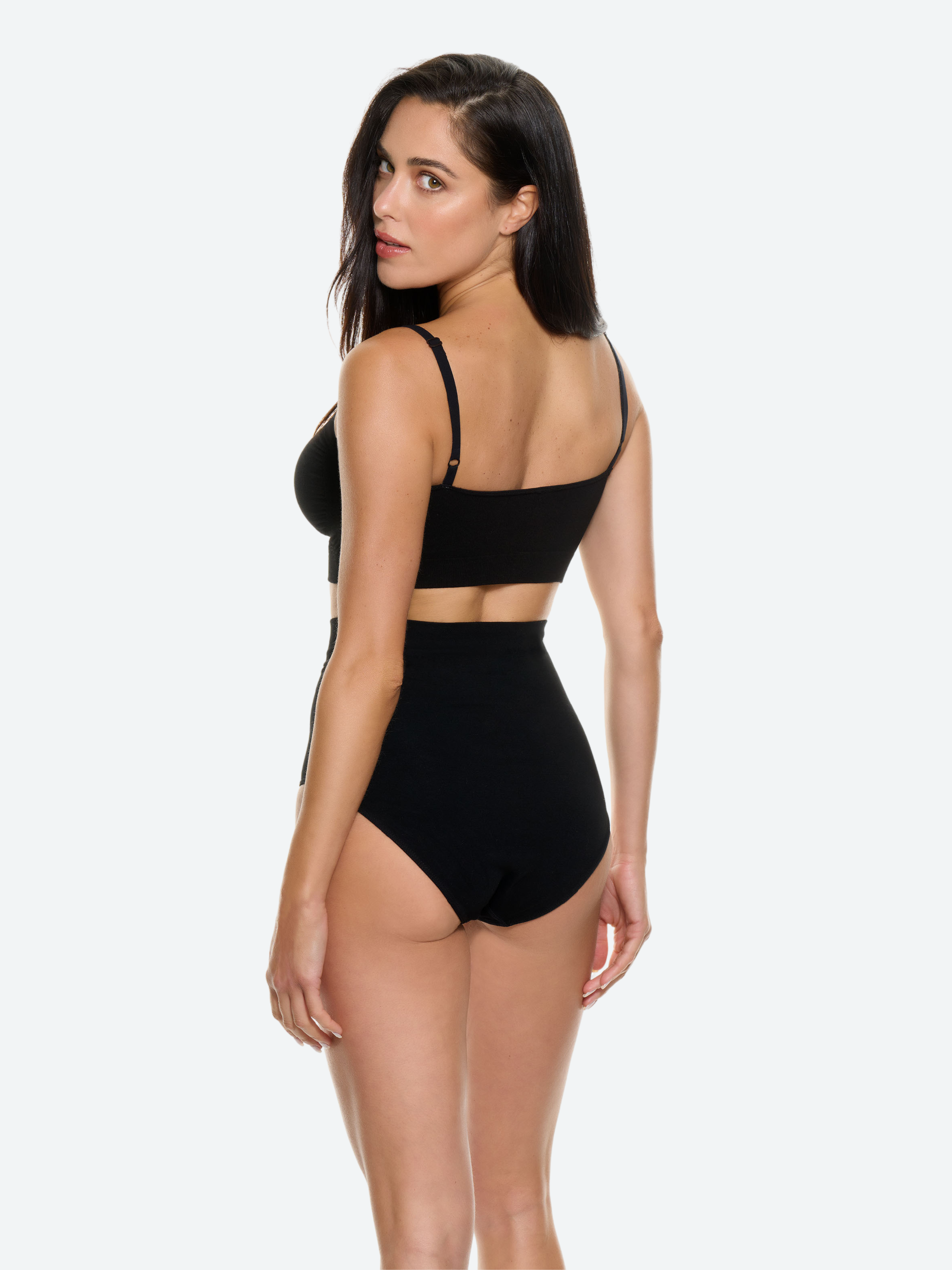 Bralette nera con spalline regolabili in fibra di bamboo, effetto shape.