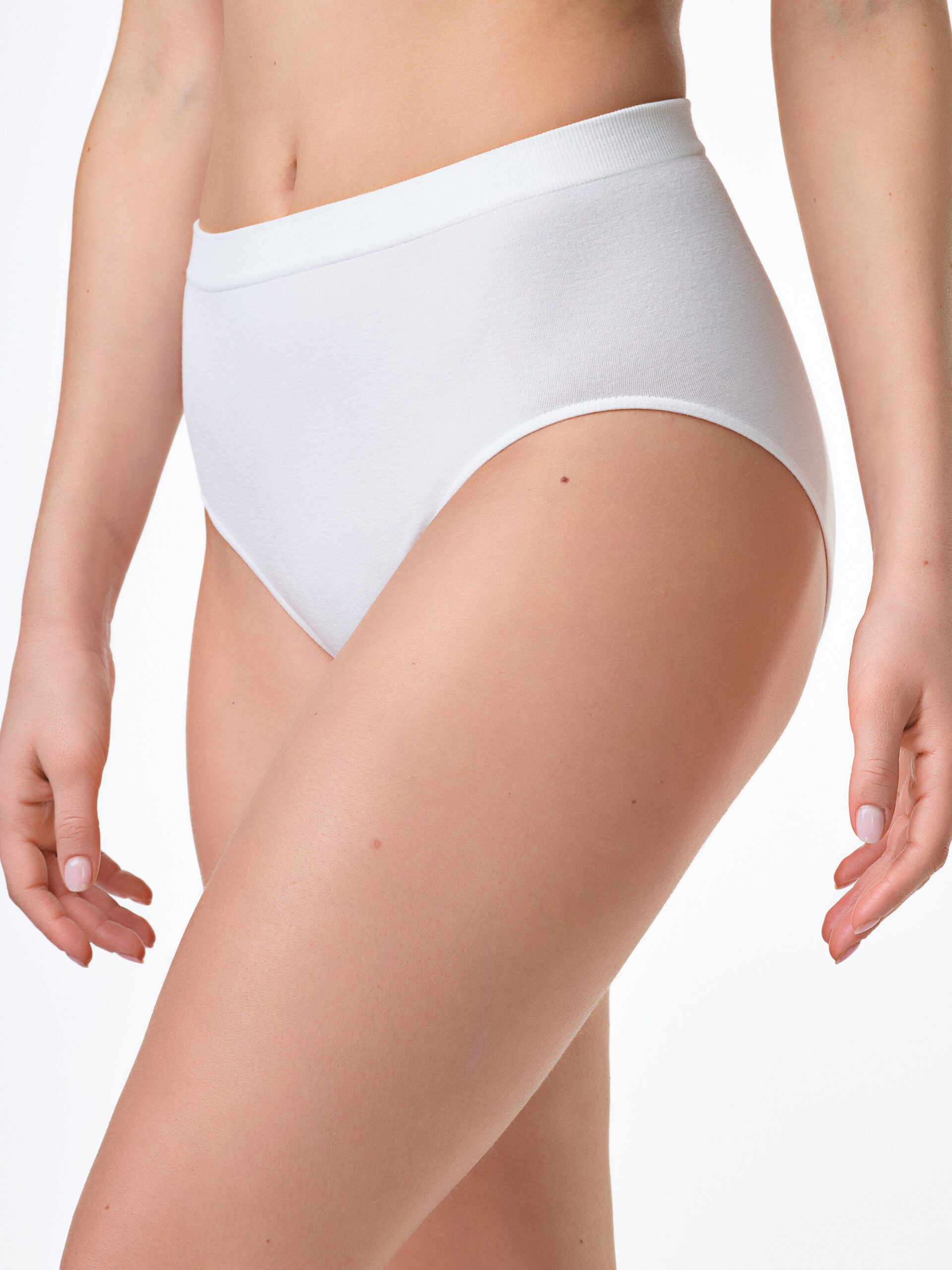 Slip vita alta in fibra di bamboo bianca, morbida e traspirante.