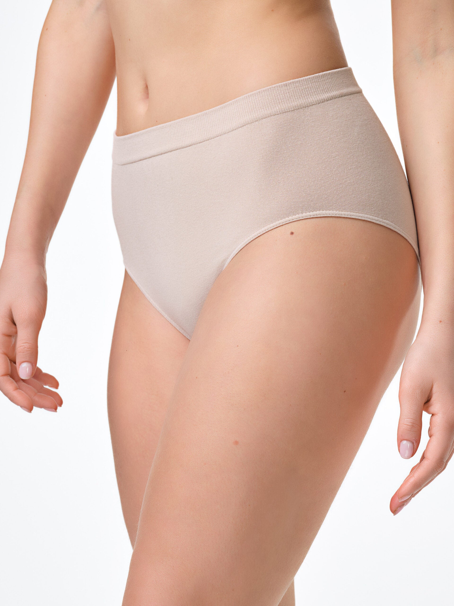 Slip vita alta in fibra di bamboo cipria, traspirante e antibatterico.