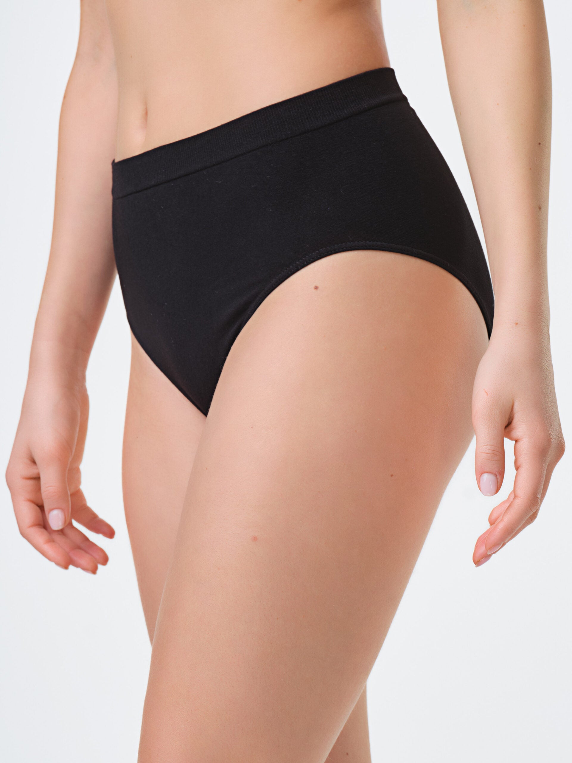 Slip vita alta nero in fibra di bamboo, traspirante e antibatterico.