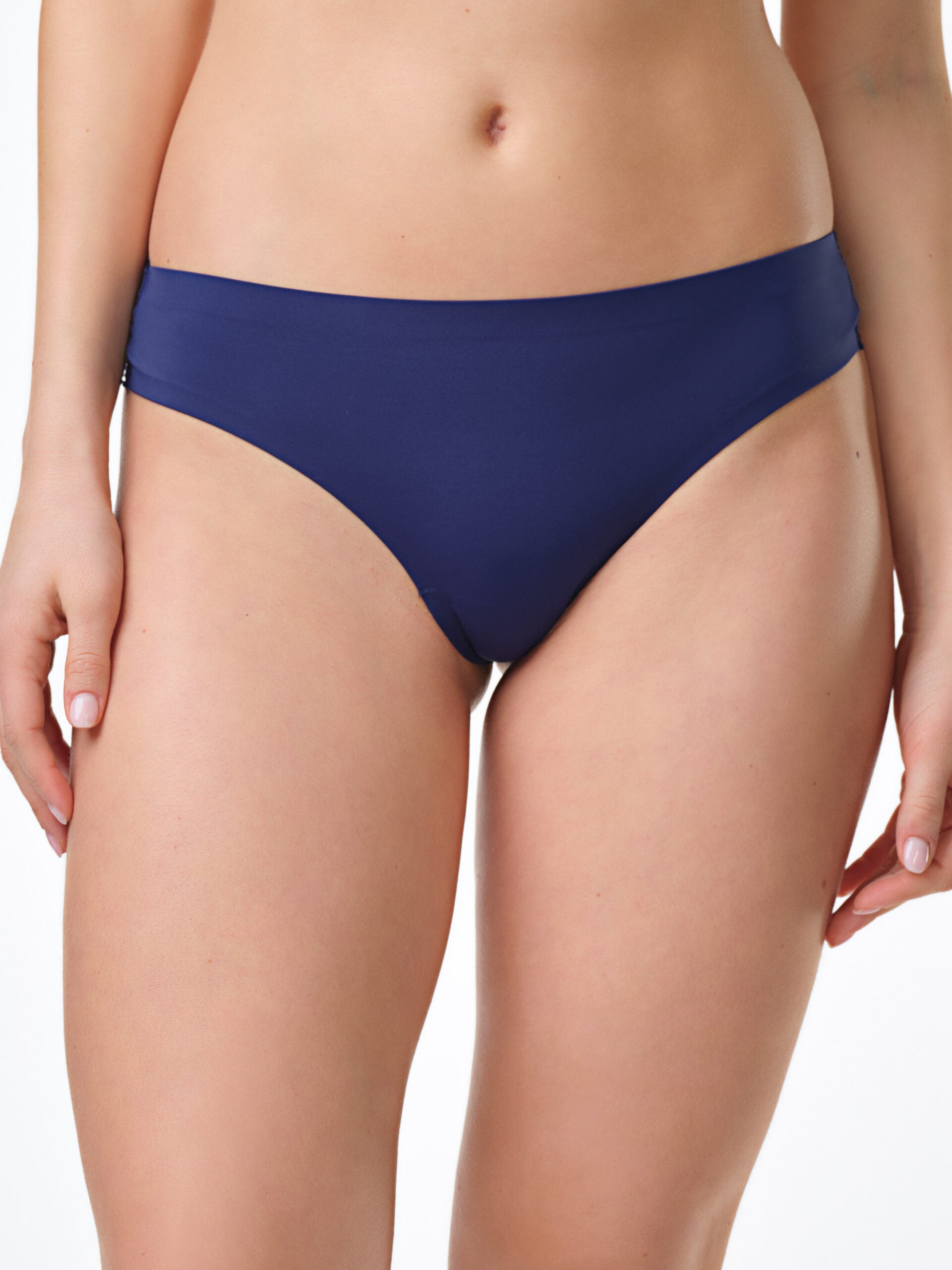 Brasiliana blu in microfibra con dettagli in pizzo geometrico jacquardtronic.