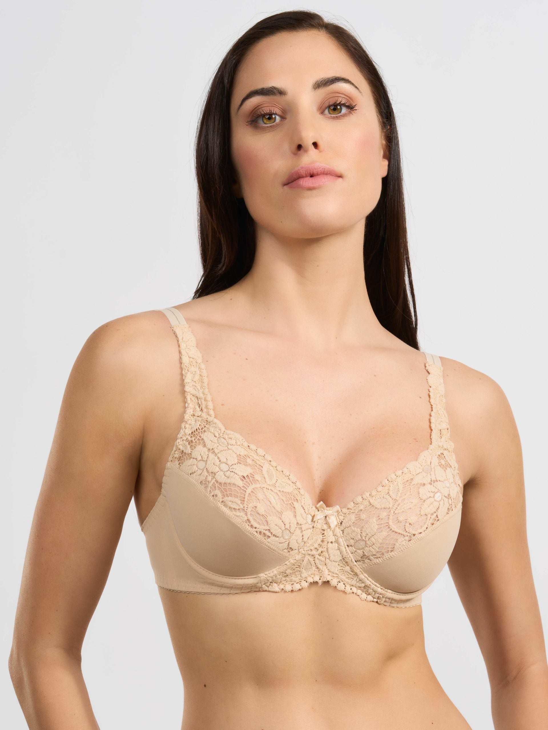 Reggiseno con ferretto, tessuto elasticizzato e pizzo floreale, colore nudo.