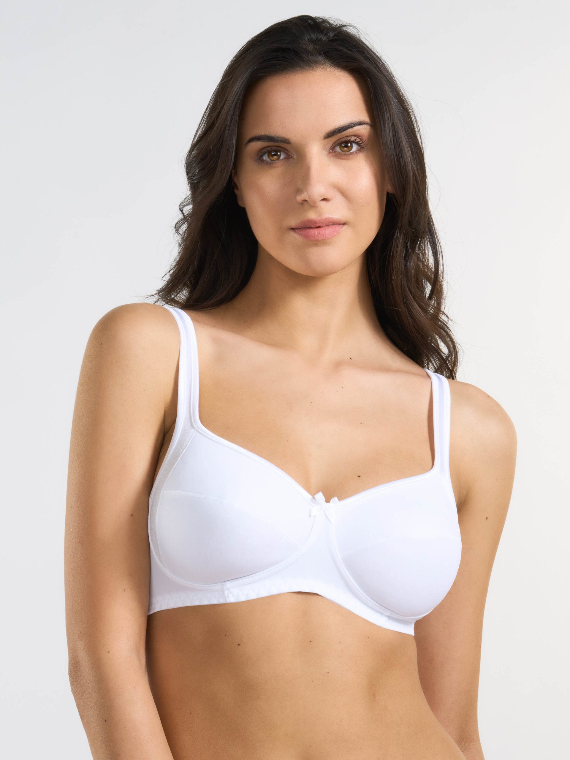 Reggiseno bianco in tessuto elasticizzato con inserti in raso, modello 2291.
