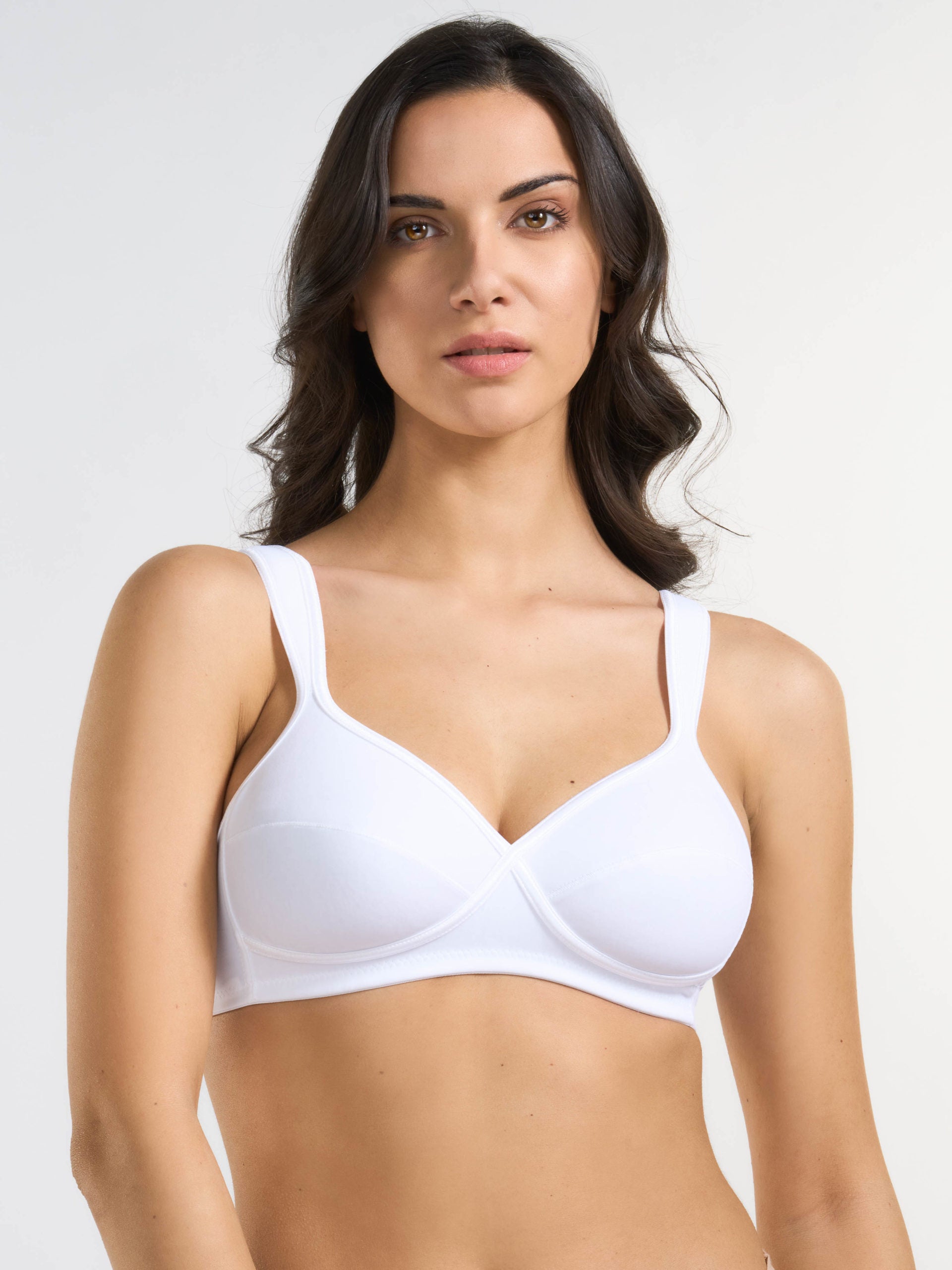 Reggiseno bianco in tessuto elasticizzato con spalline imbottite e inserti in raso.