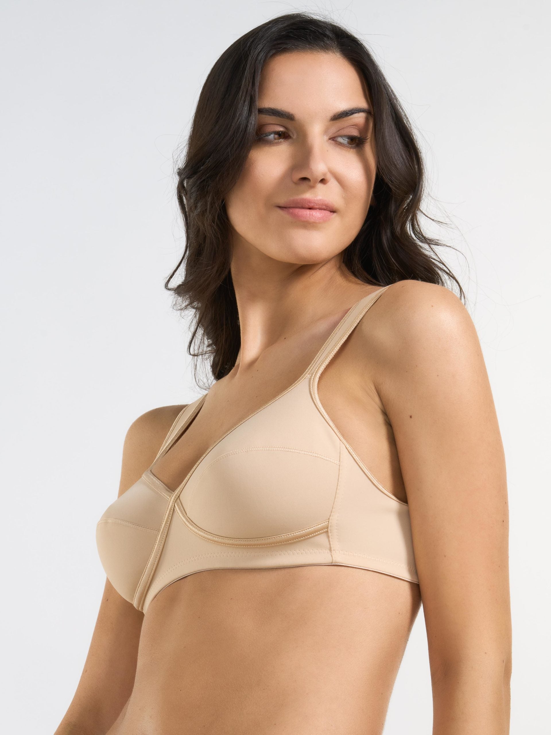 Reggiseno elasticizzato nudo con inserti in raso e spalline imbottite.
