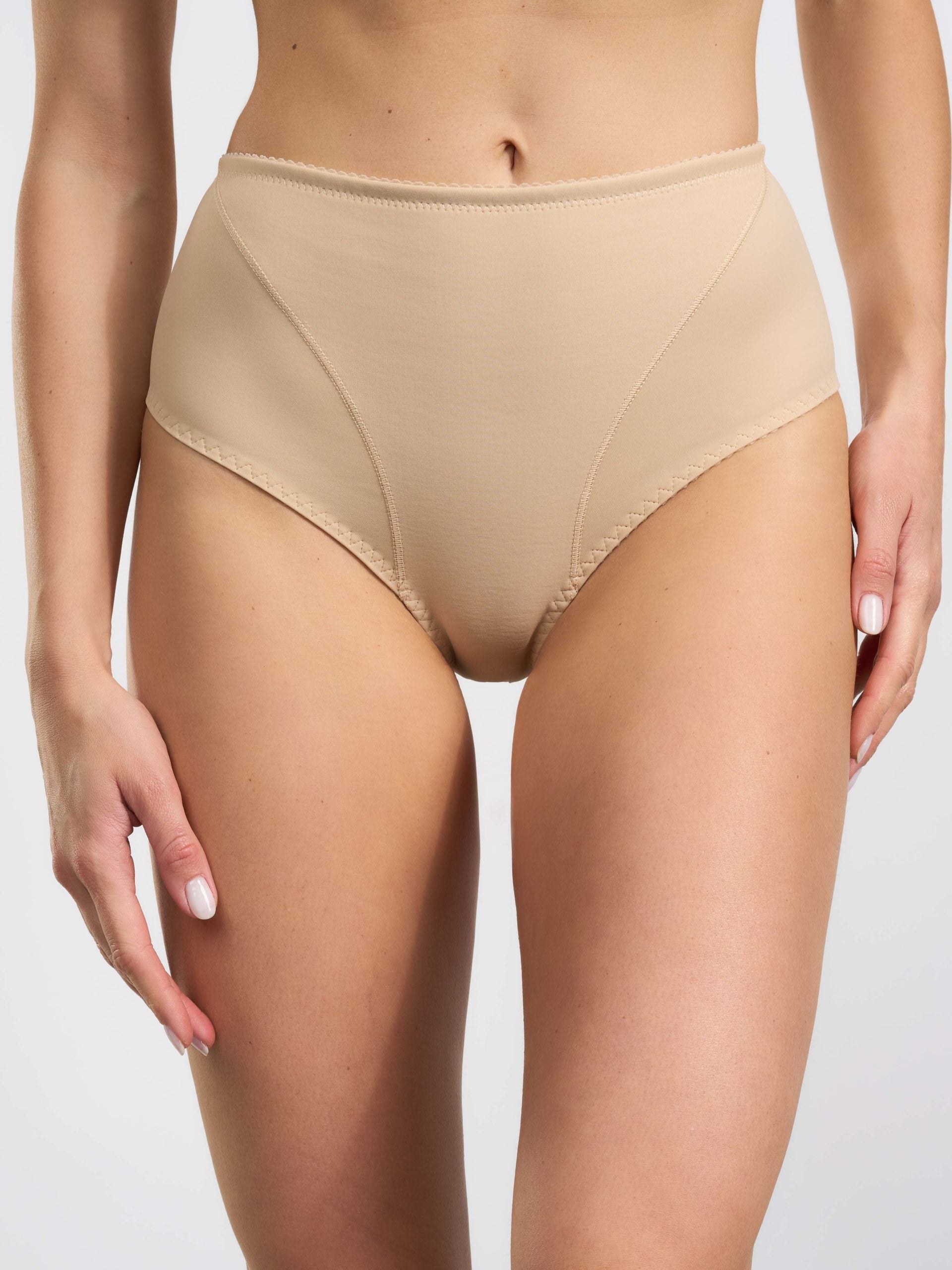 Guainetta elasticizzata colore nudo, vita alta, cuciture laterali.