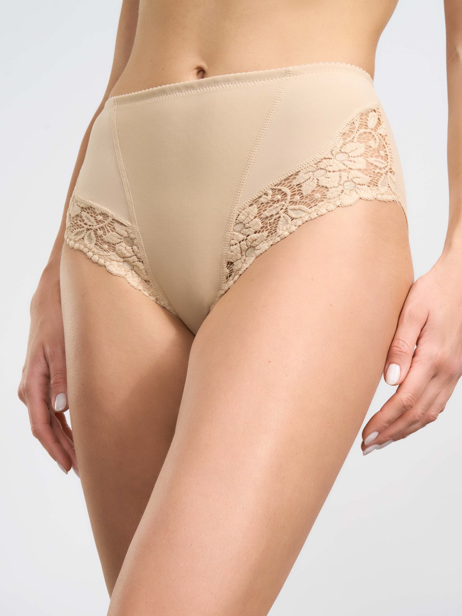 Guainetta color nudo in tessuto elasticizzato con dettagli in pizzo sui lati.