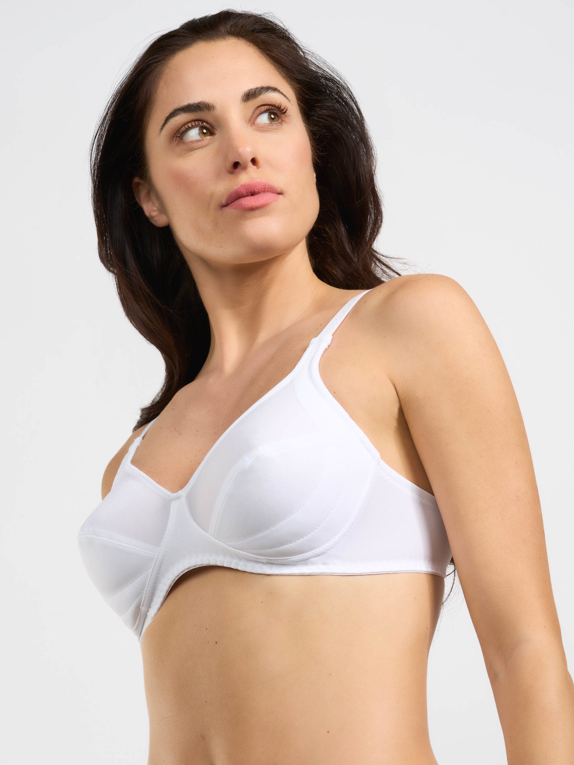 Reggiseno bianco elasticizzato con imbottitura laterale, coppa C.