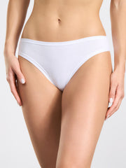 Brasiliana bianca in cotone elasticizzato, modello semplice con bordi lisci.