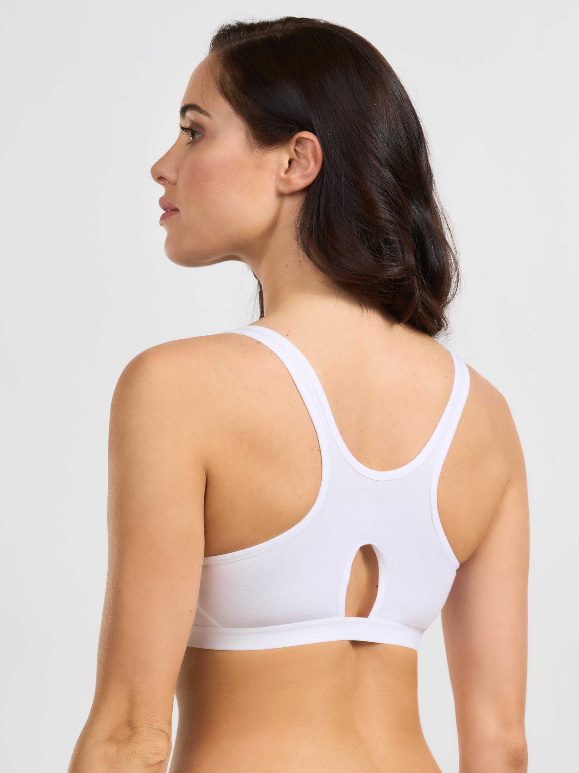 Reggiseno sportivo bianco a bustino con schiena a vogatore e apertura centrale.