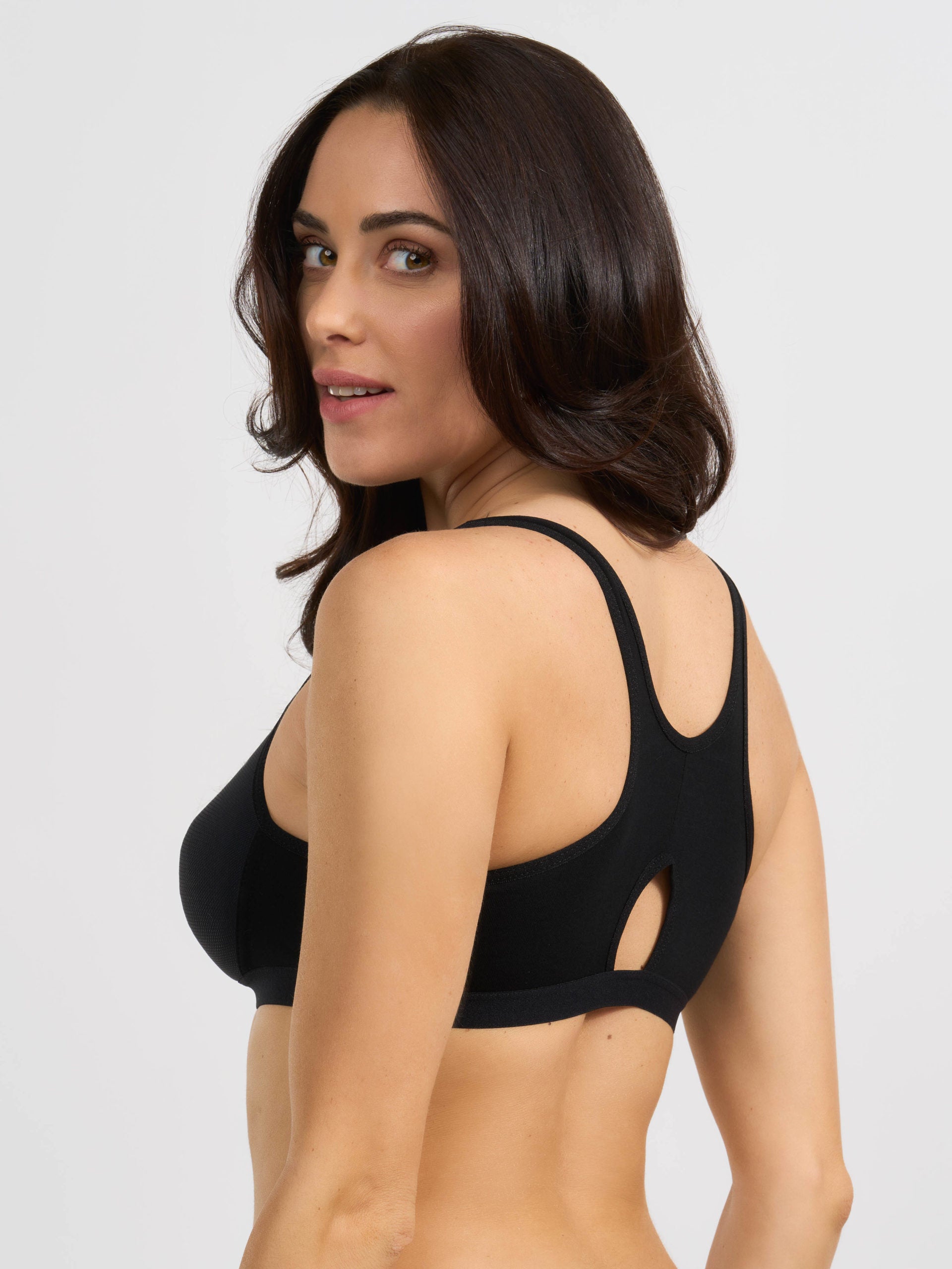 Reggiseno sportivo nero a bustino, coppa preformata, spalline larghe.