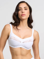 Reggiseno bianco in cotone e pizzo, coppa C, spalline imbottite.