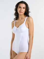 Body bianco in tessuto elasticizzato con coppe e spalline regolabili.