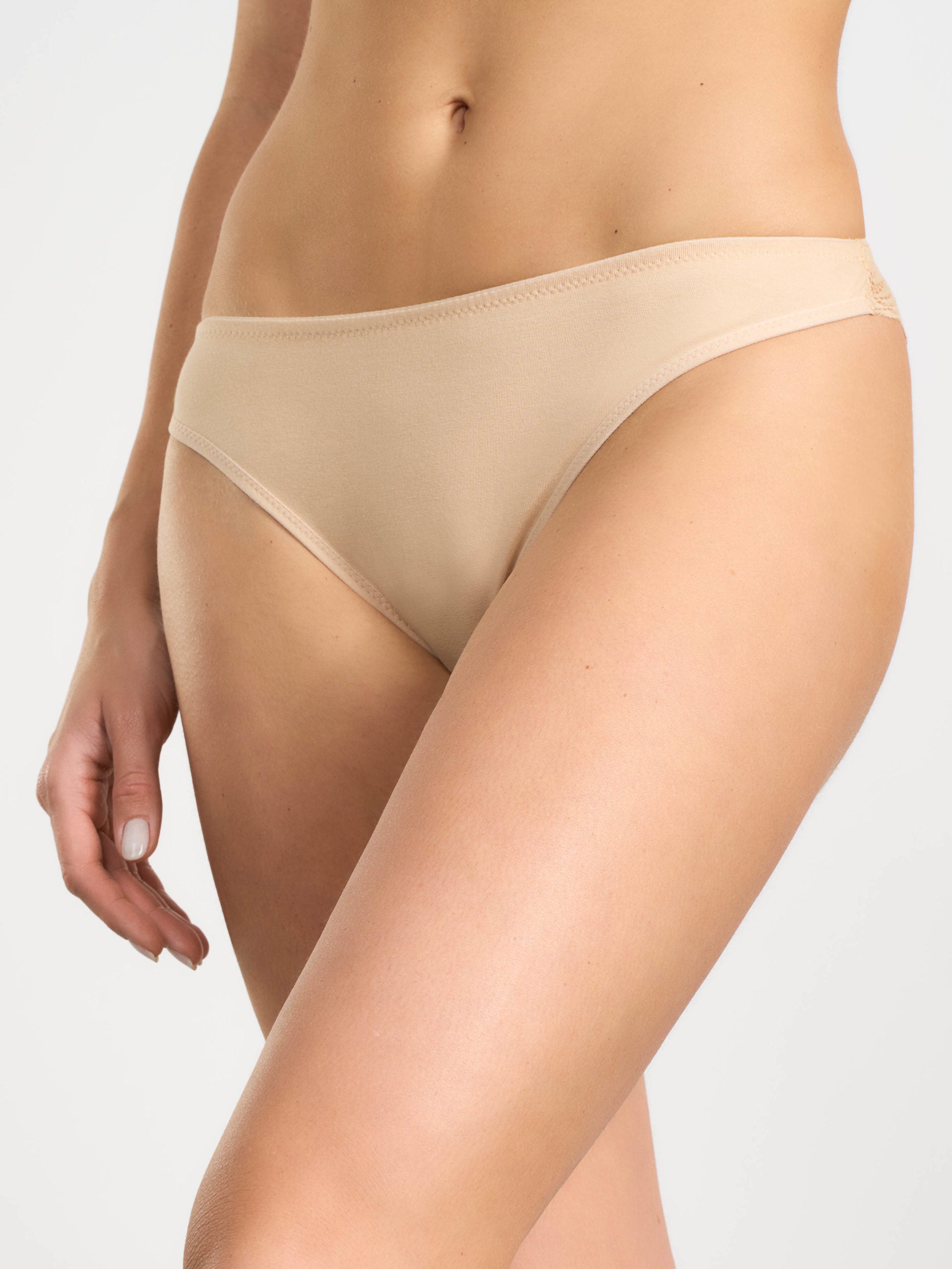 Brasiliana in cotone elasticizzato color nudo con retro in pizzo.