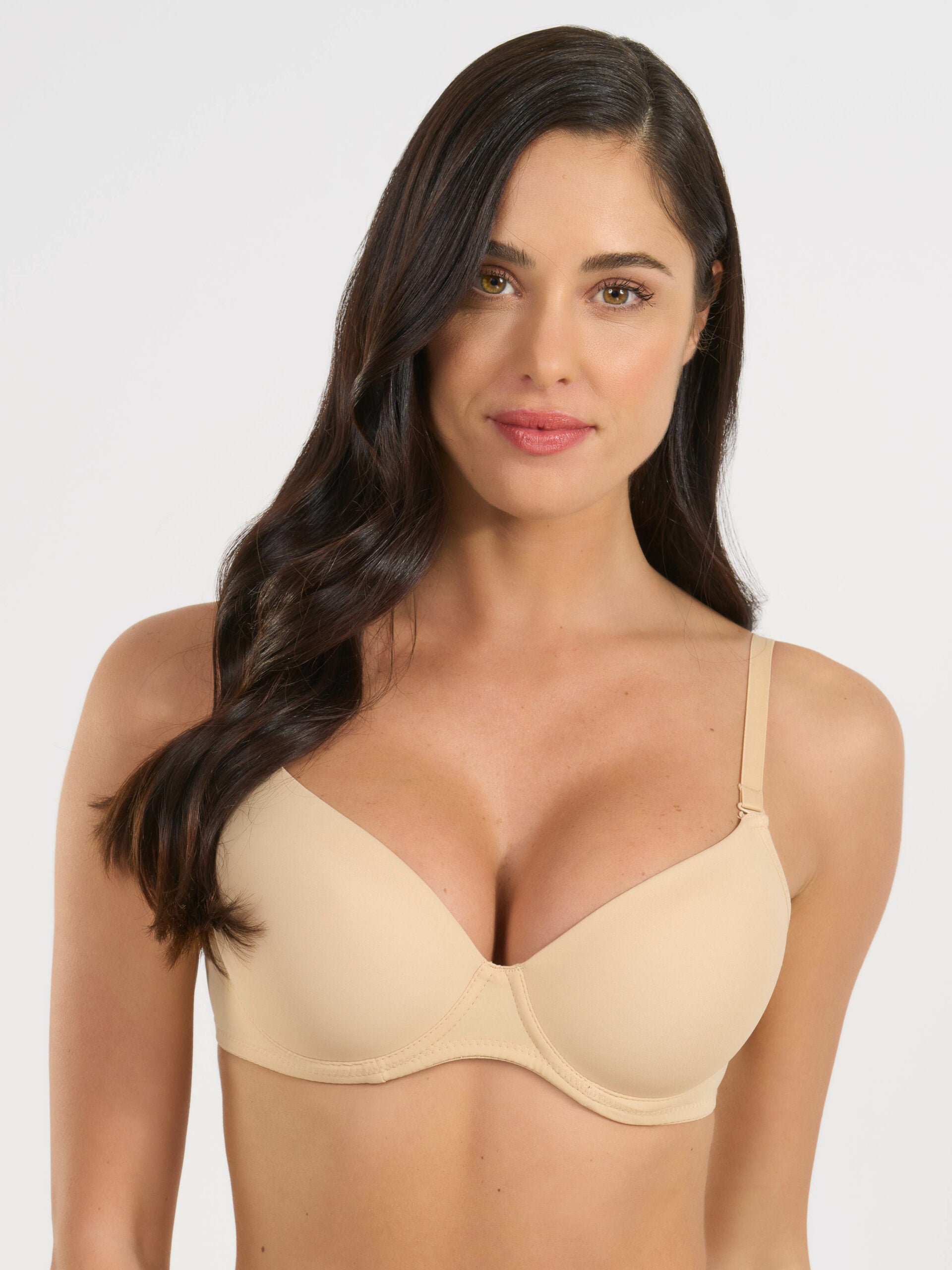 Reggiseno balconcino imbottito color nudo con ferretto e spalline staccabili.