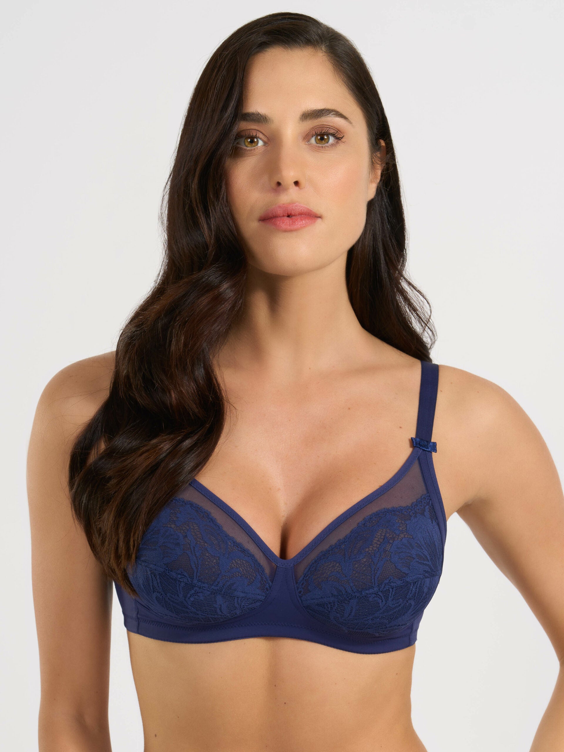 Reggiseno blu in microfibra e pizzo jacquardtronic con spalline regolabili.