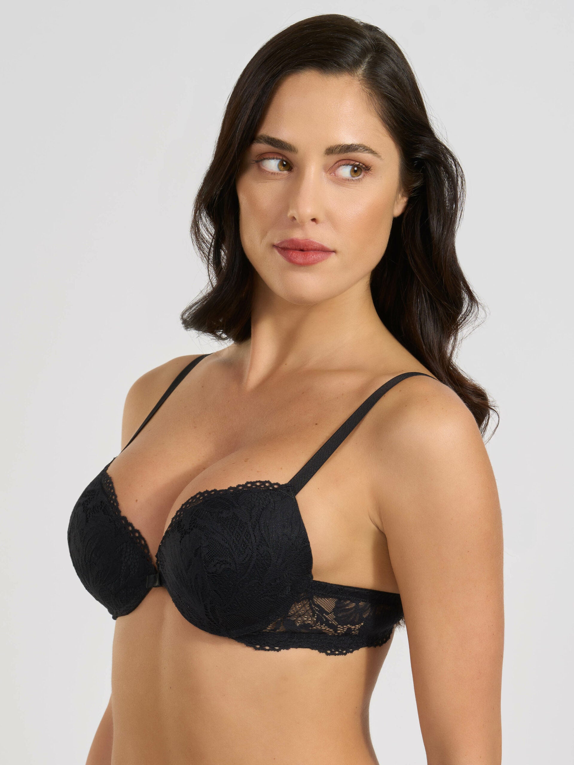 Reggiseno push-up nero in pizzo jacquardtronic con spalline sottili.