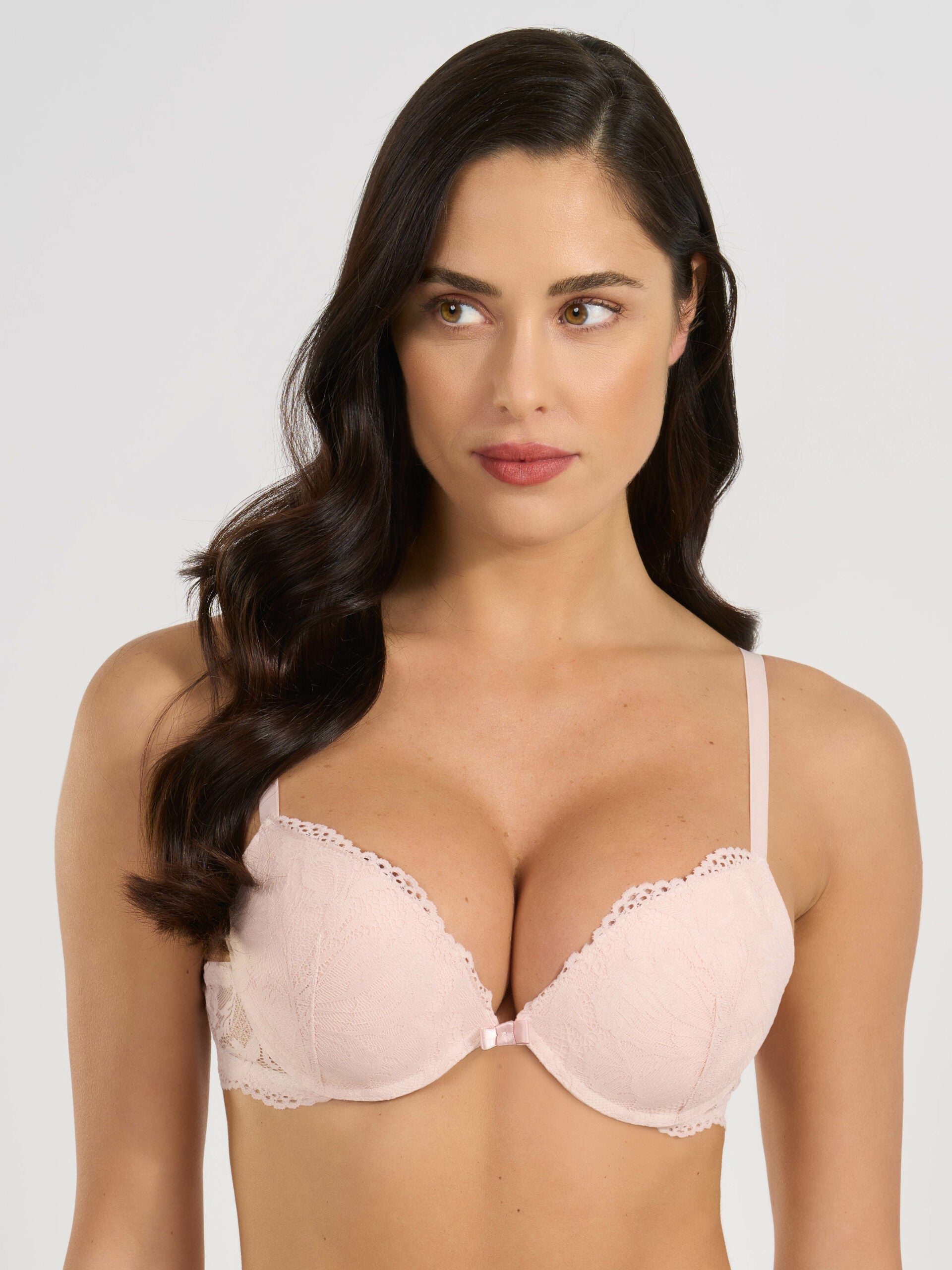 Reggiseno push-up in pizzo jacquardtronic color cipria, con coppe e spalline sottili.