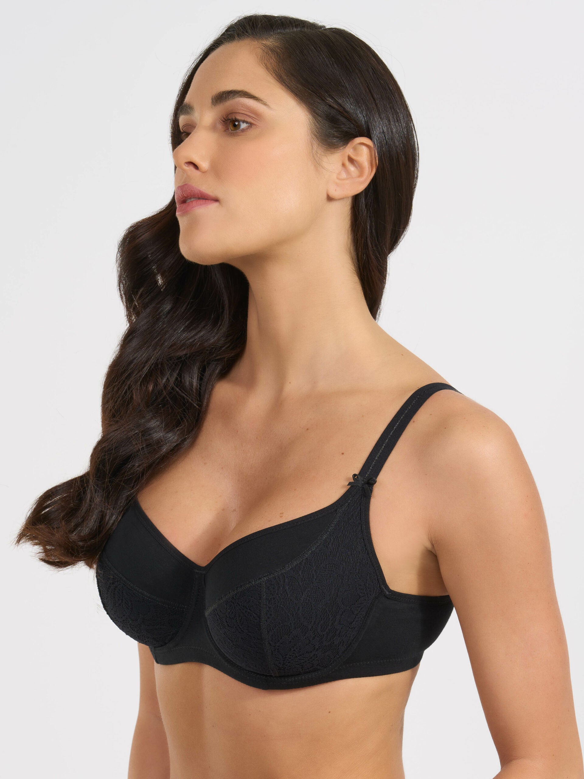 Reggiseno nero con ferretto in cotone elasticizzato e pizzo, modello GRETA.