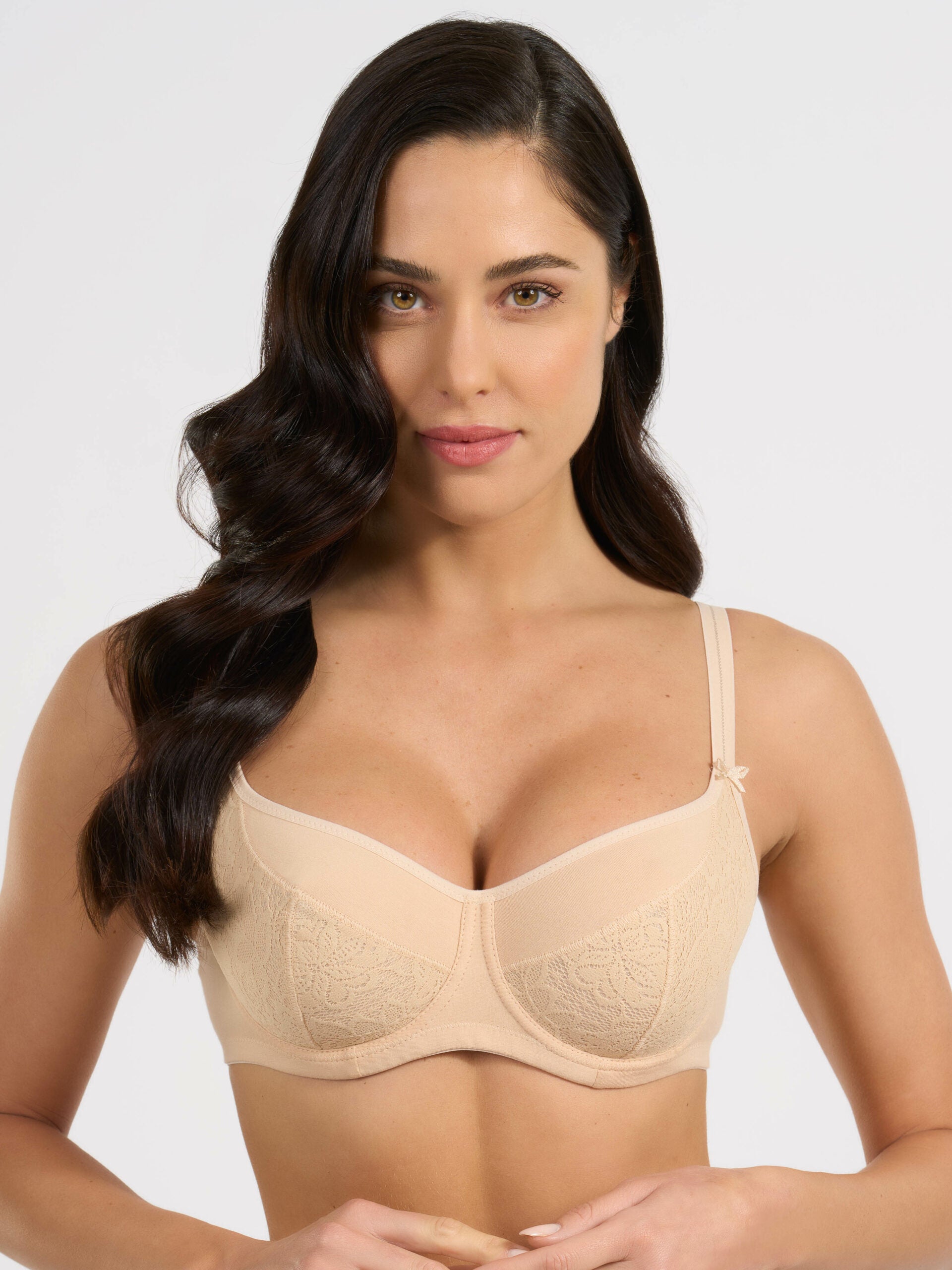 Reggiseno Greta con ferretto in cotone elasticizzato e pizzo, colore nudo.