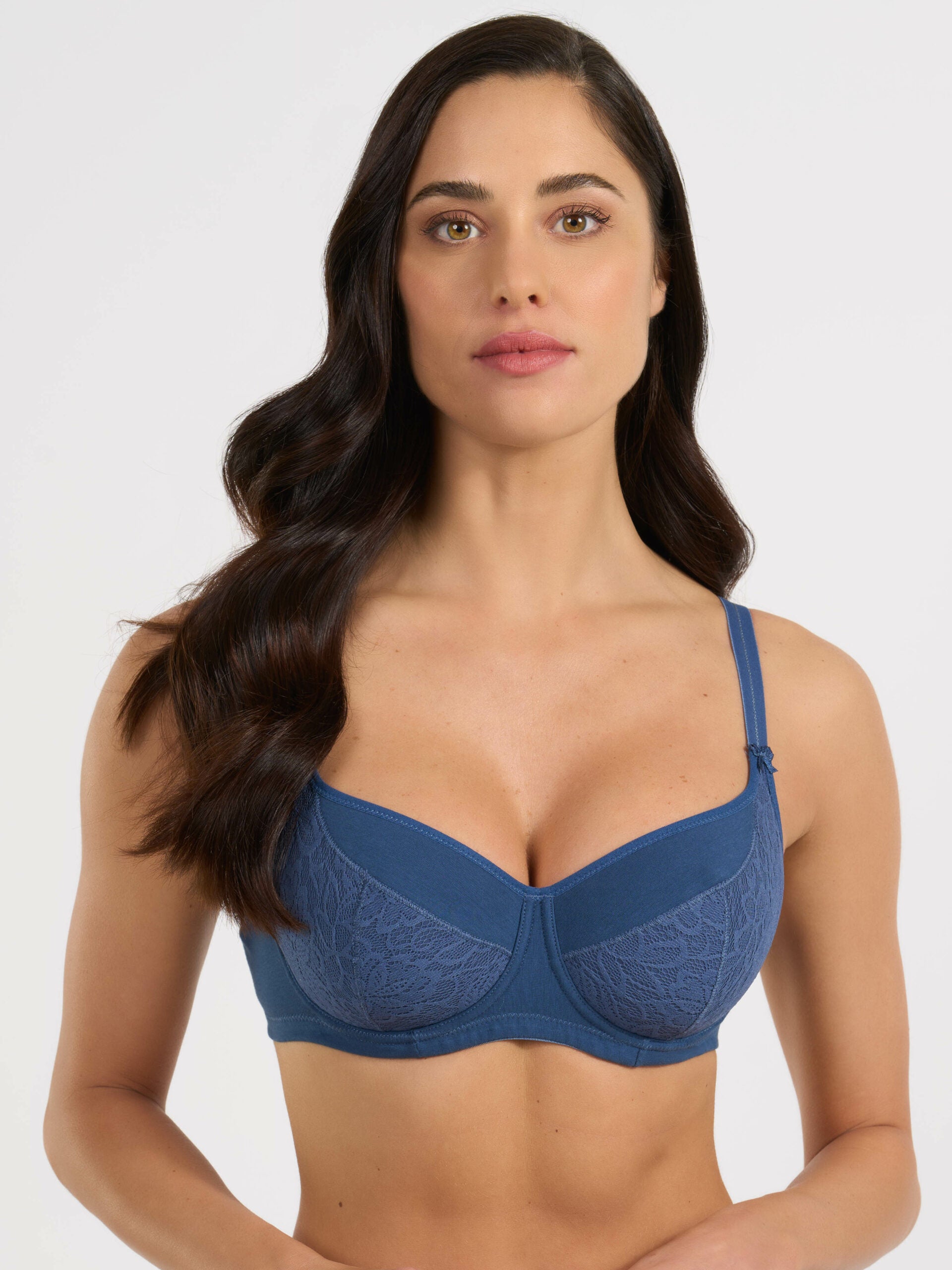 Reggiseno con ferretto in cotone elasticizzato e pizzo cobalto.