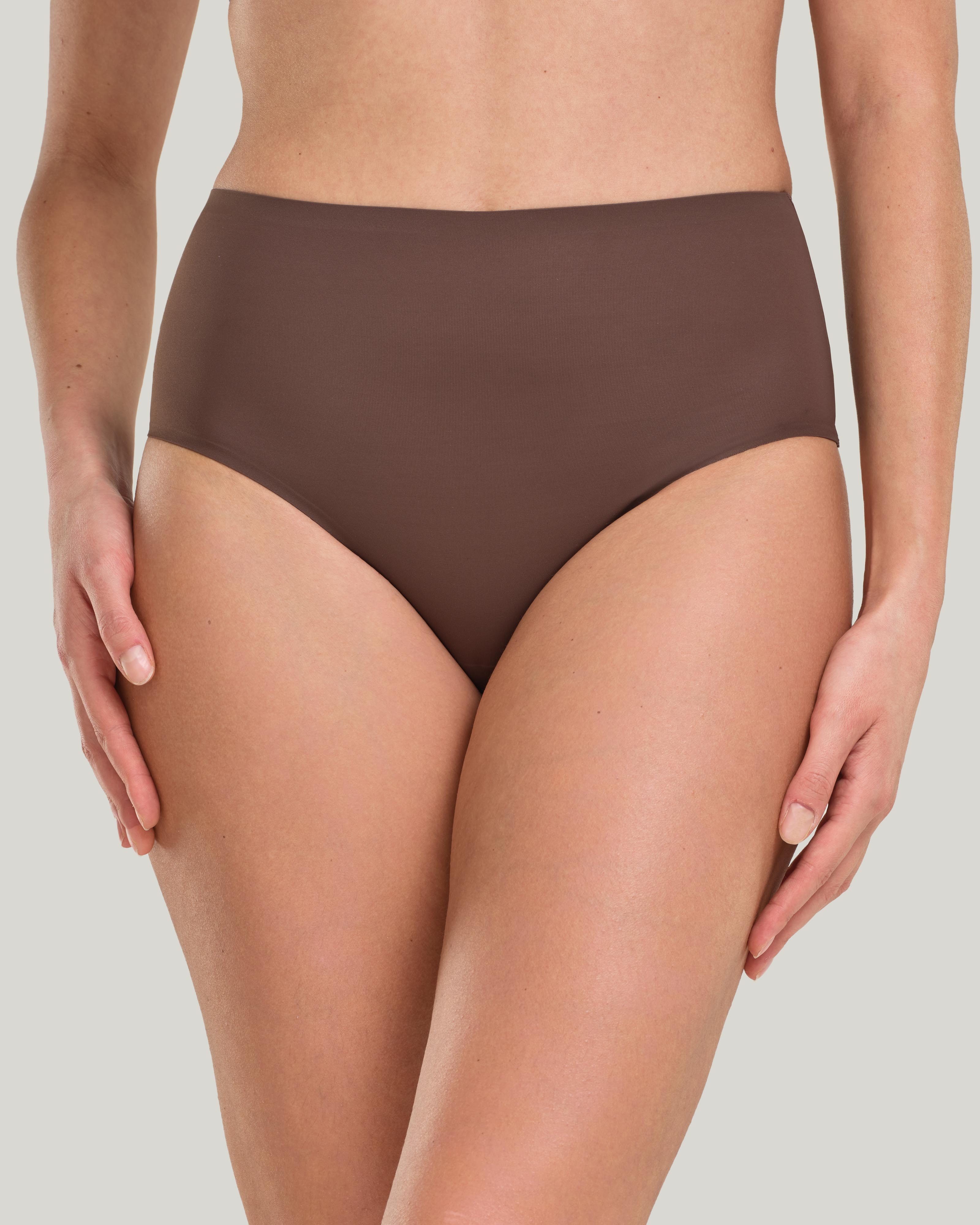 Guainetta modello brasiliana in microfibra elasticizzata, con finiture termonastrate nel girovita e nel girogamba.