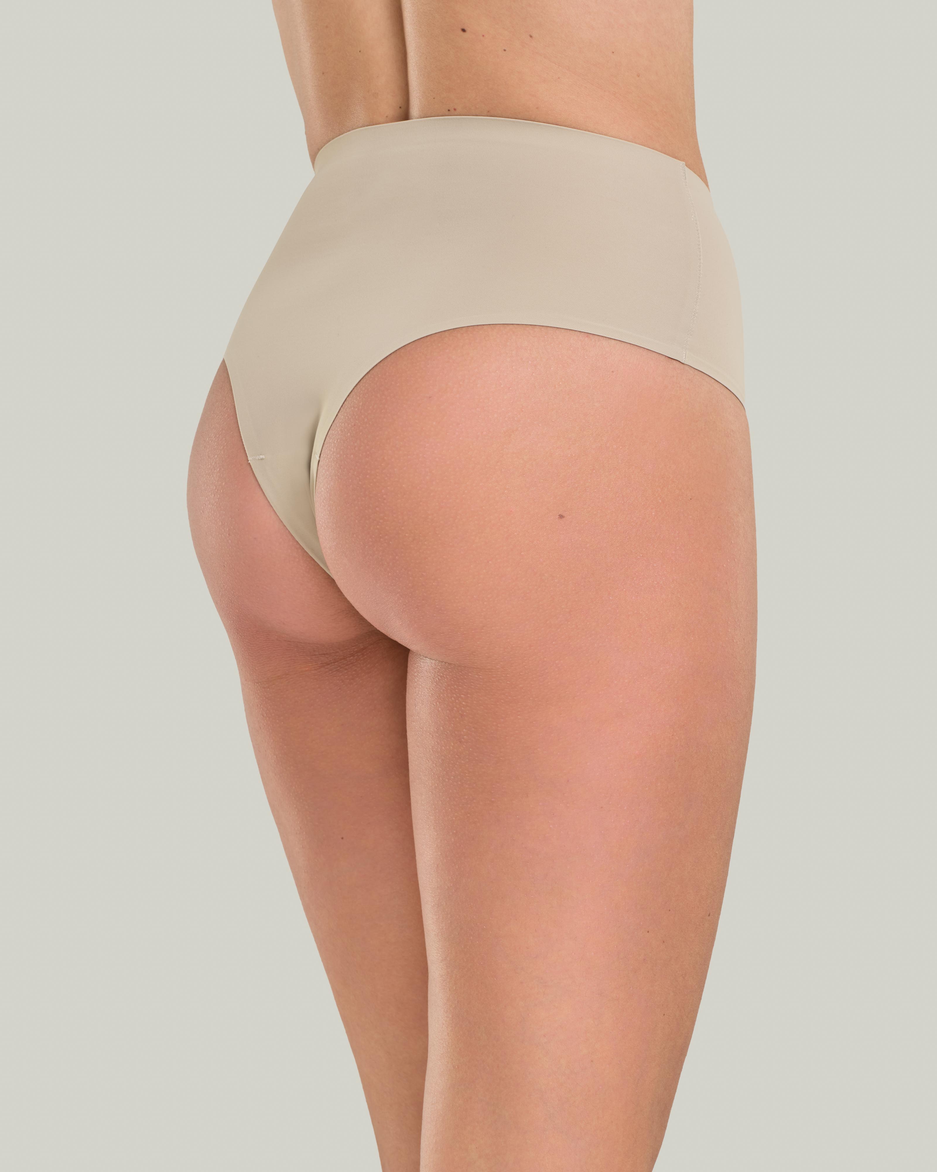 Guainetta modello brasiliana in microfibra elasticizzata, con finiture termonastrate nel girovita e nel girogamba.