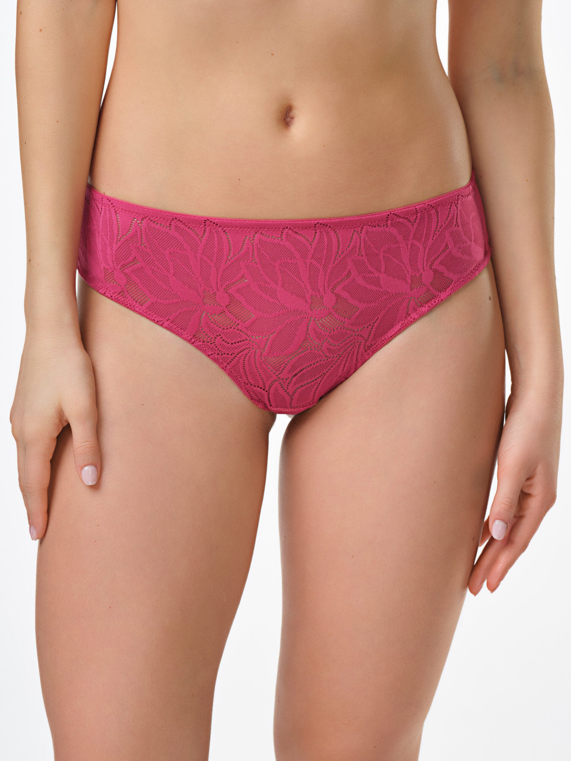 Slip jacquard ciliegia con disegno floreale e taglio vivo sul retro.