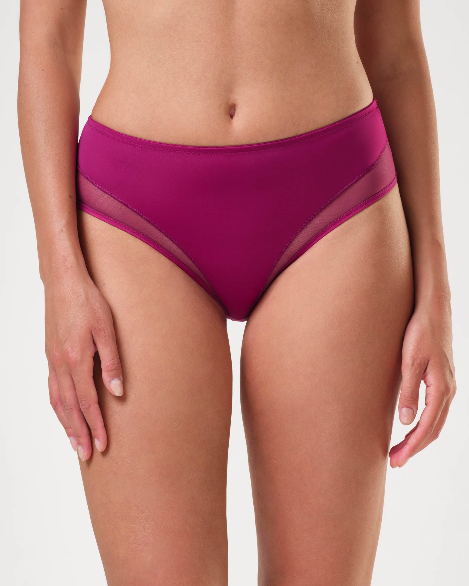 Slip in tessuto elasticizzato con inserti in  tulle