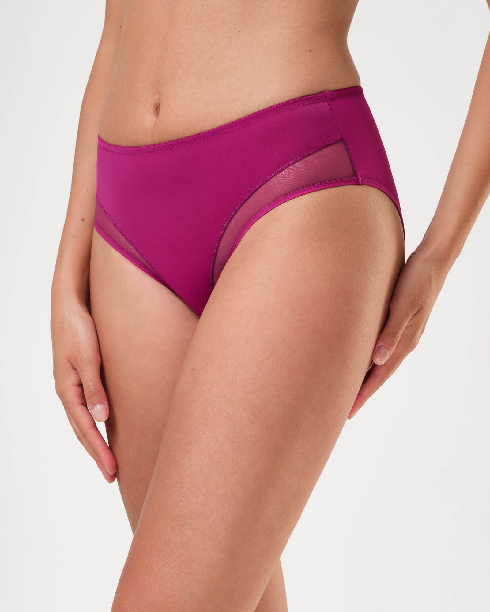 Slip in tessuto elasticizzato con inserti in  tulle