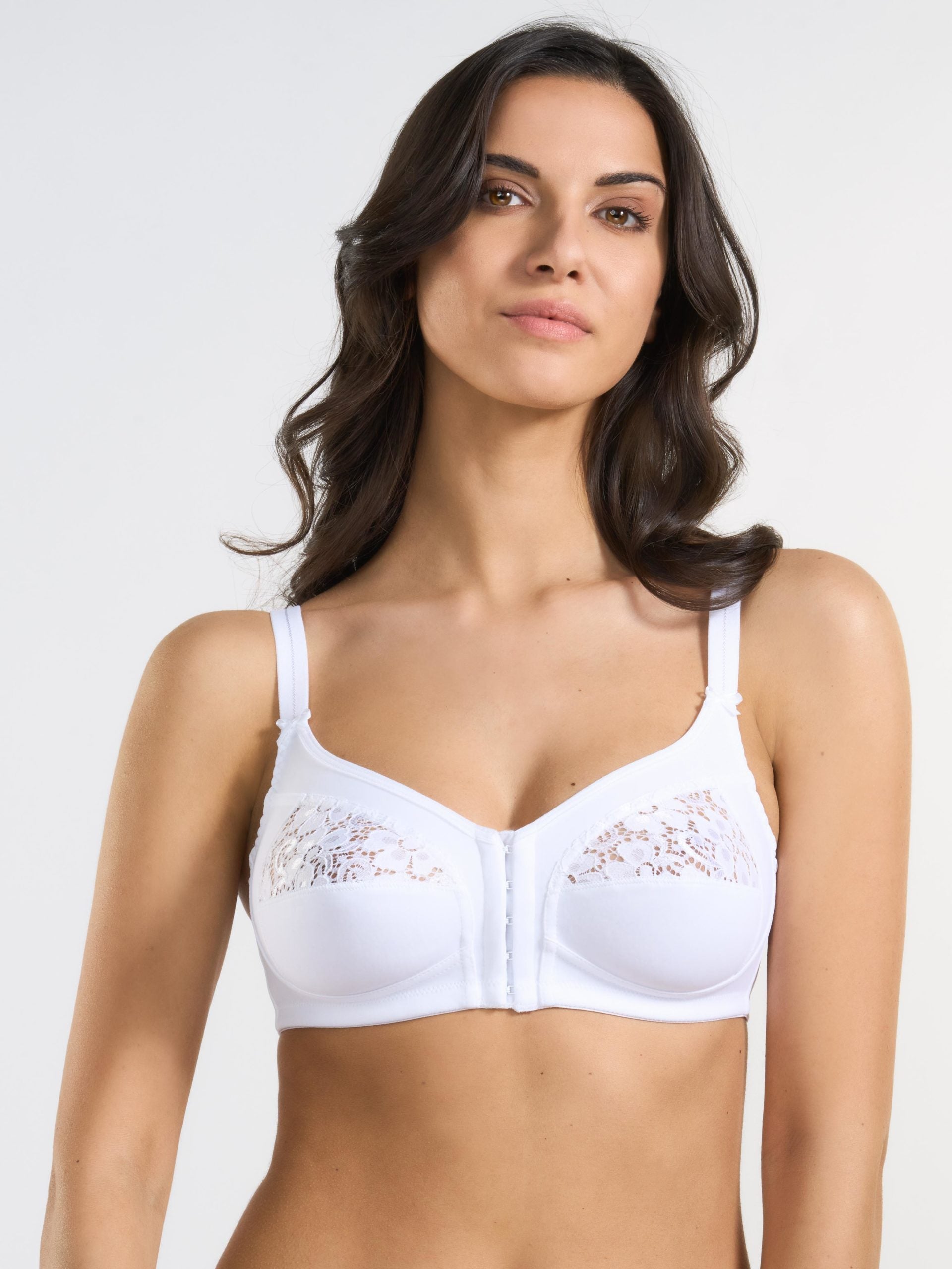 Reggiseno bianco in tessuto elasticizzato con pizzo e allacciatura anteriore.