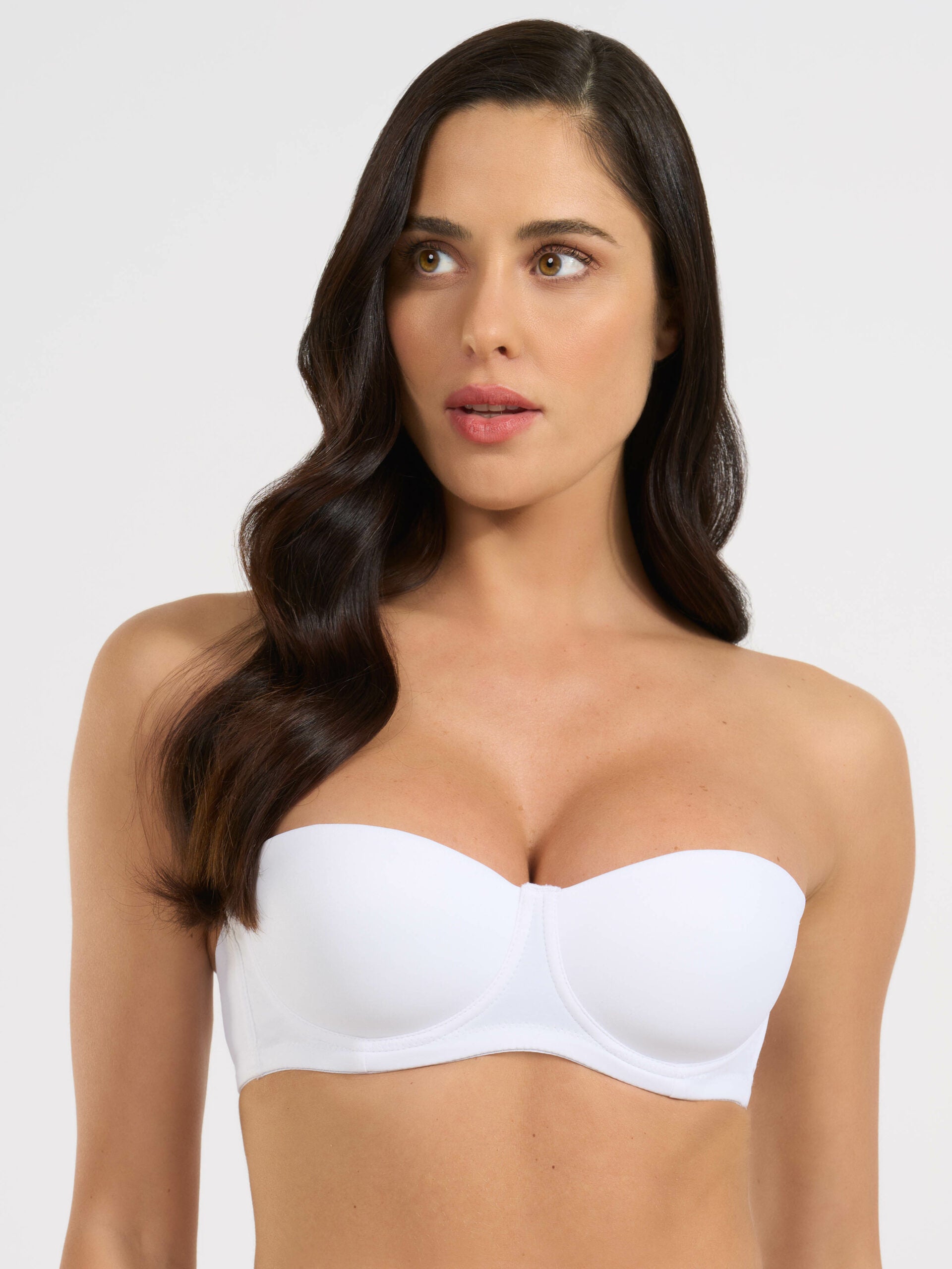 Fascia imbottita bianca in microfibra con ferretto e spalline staccabili.